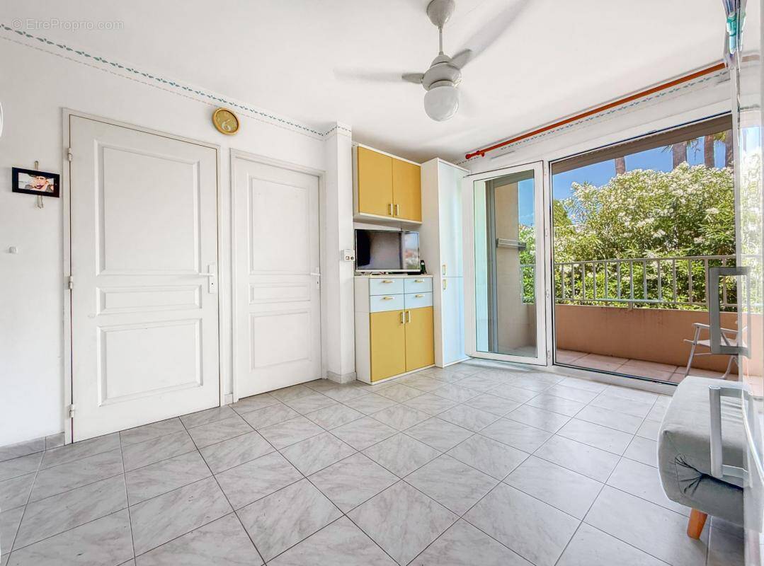 Appartement à SAINT-LAURENT-DU-VAR