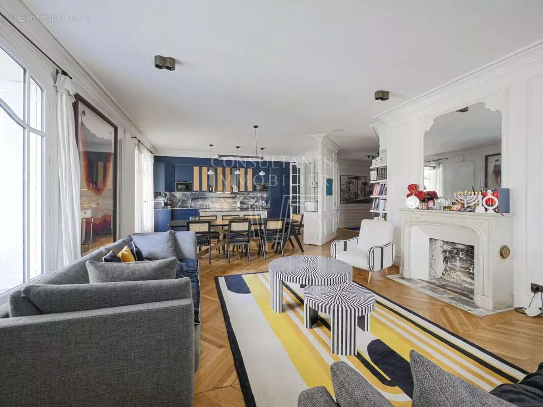 Appartement à PARIS-16E