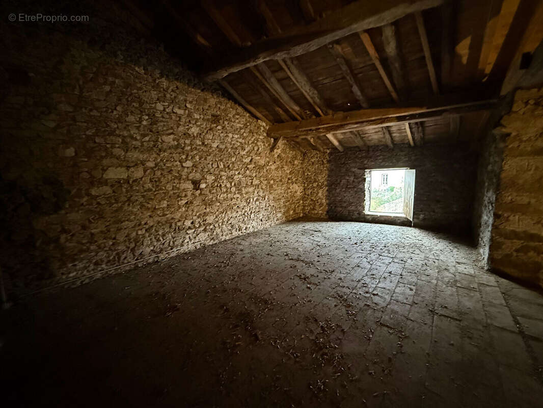 Maison à COMMELLE-VERNAY