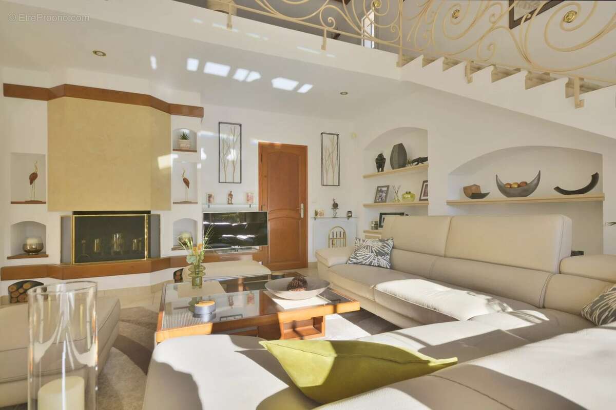 Maison à ROQUEFORT-LES-PINS