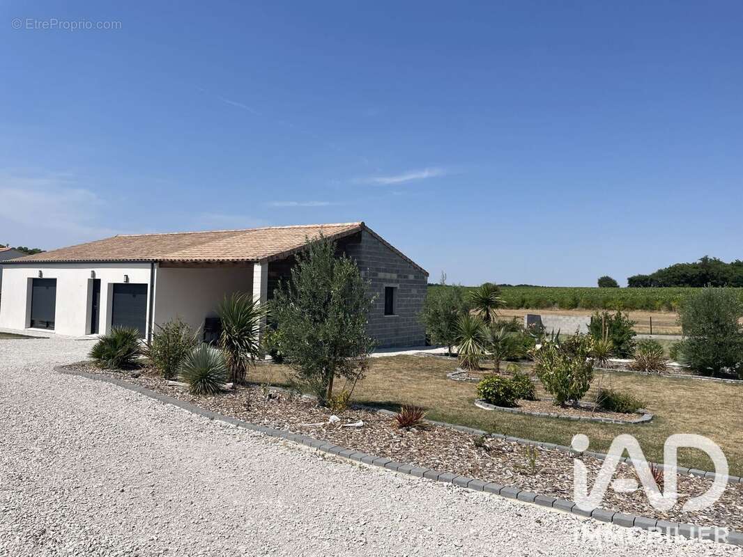 Maison 102 m² à Germignac  - photo 4