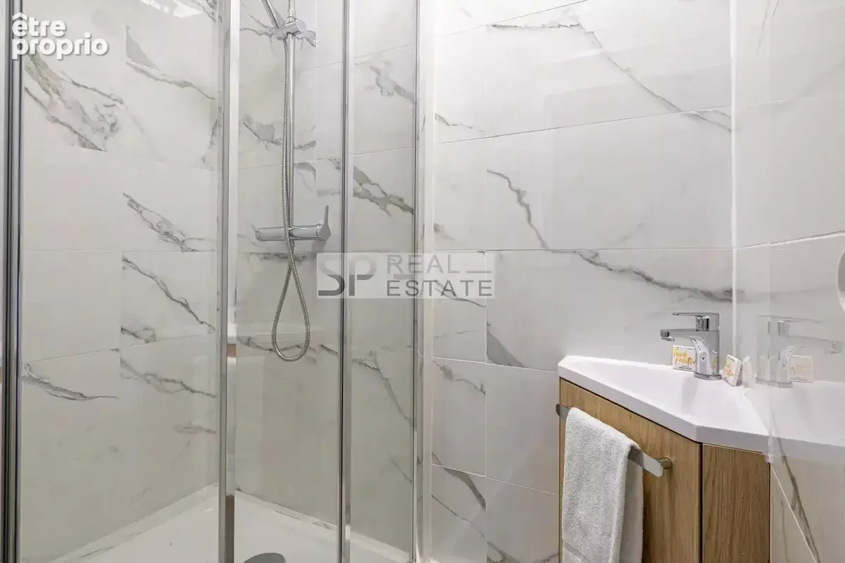 Cannes Suquet / Forville – Superbe 3 pièces  rénové, dernier étage, vendu meublé - photo 11