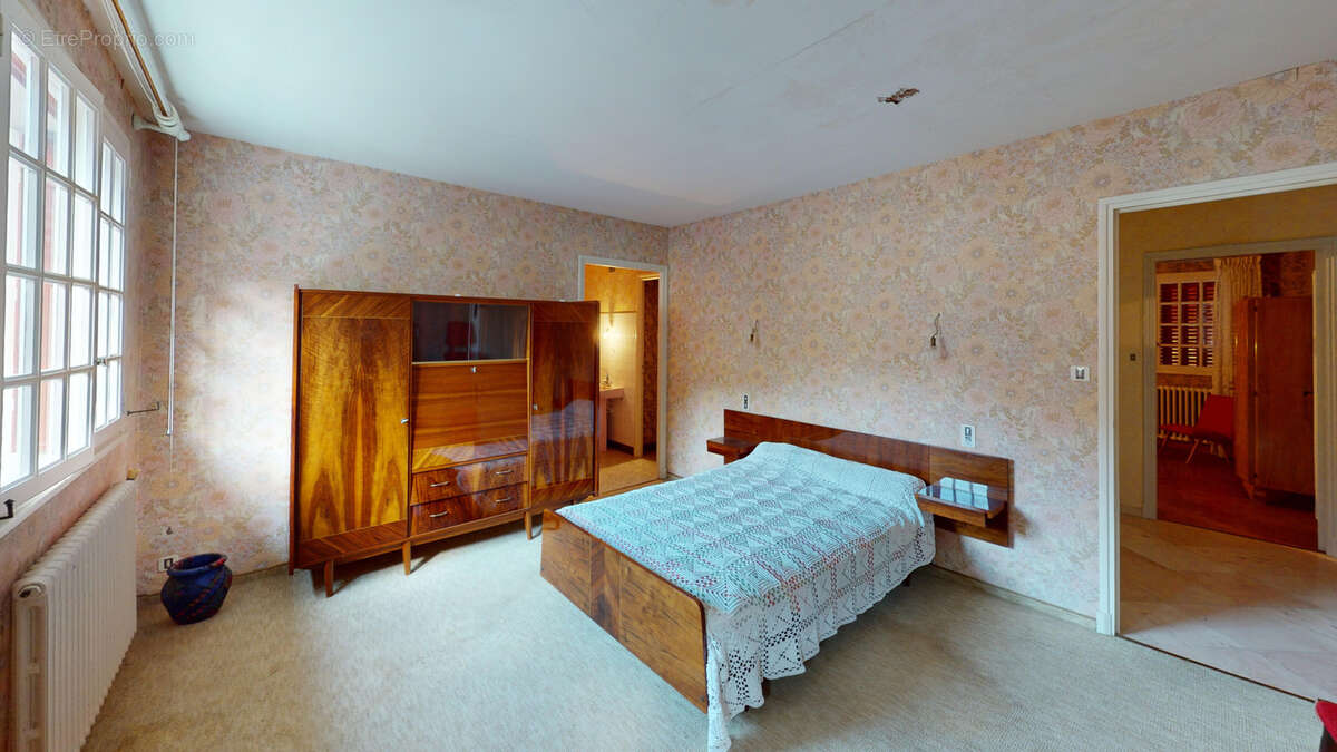 Appartement à SALLES-CURAN