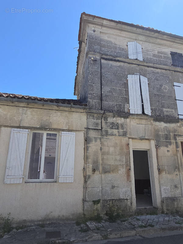 Maison à CHATEAUNEUF-SUR-CHARENTE