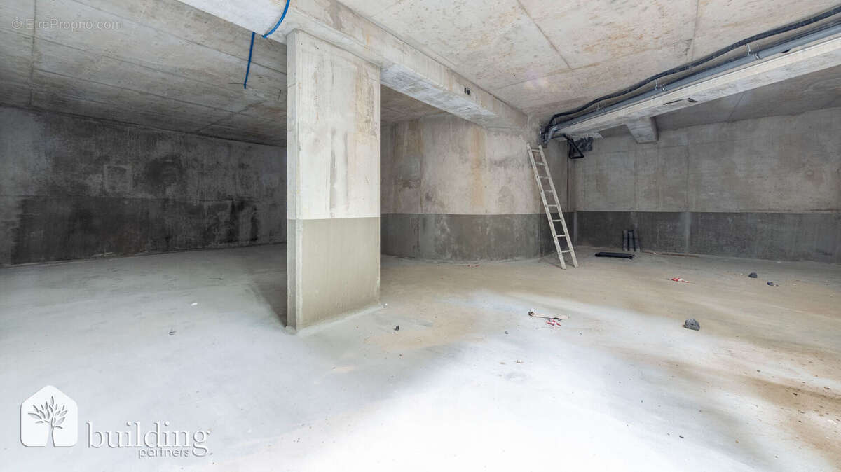 Local Commercial - Paris 17e Batignolles - 195,85 m² + 35,50m² de jardin privatif. - photo 8