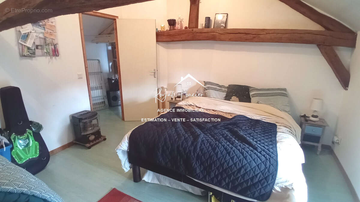 Etage : chambre 1  - Maison à VELLECHES