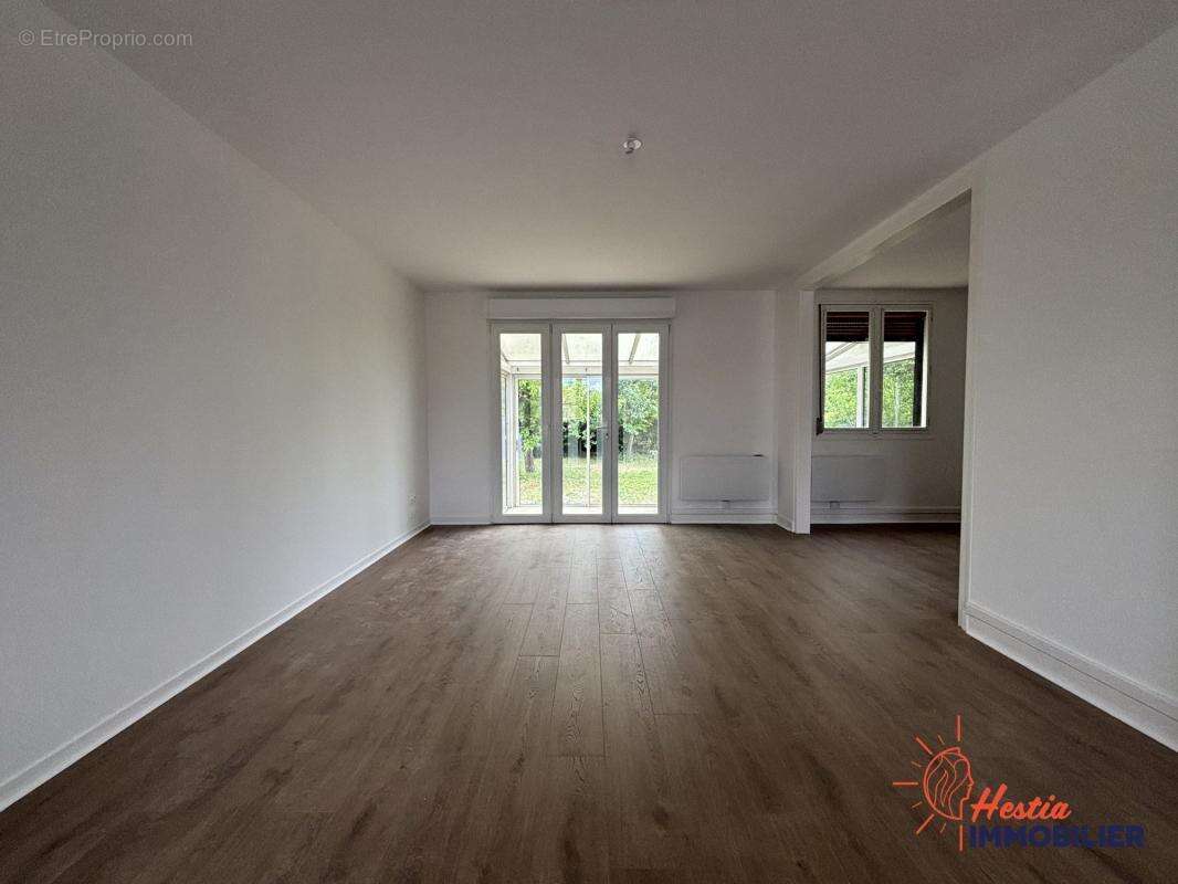 WITRY-LÈS-REIMS -- Maison 5 pièces 83 m² -- Cour & Jardin - photo 2