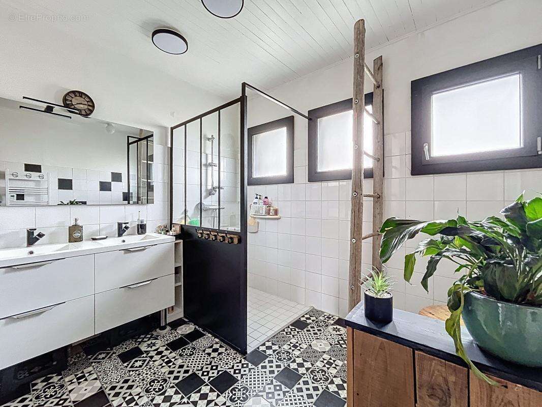 Maison à SAINT-ROMAIN-DE-LERPS