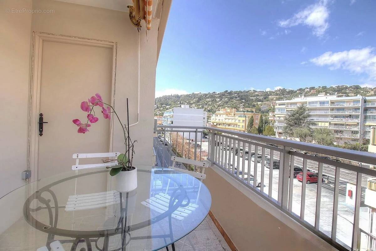 Appartement à VALLAURIS