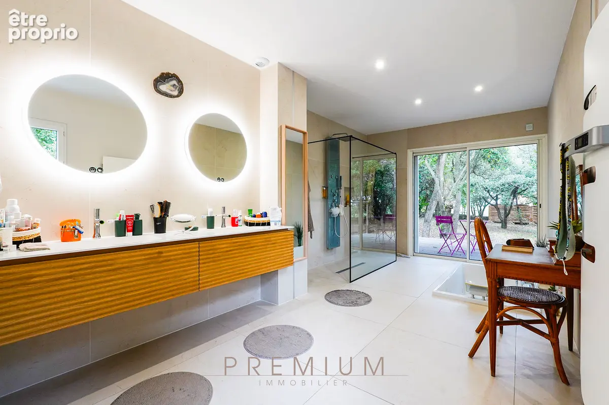 Villa de prestige avec piscine et dépendance, au coeur d'un cadre verdoyant - photo 12
