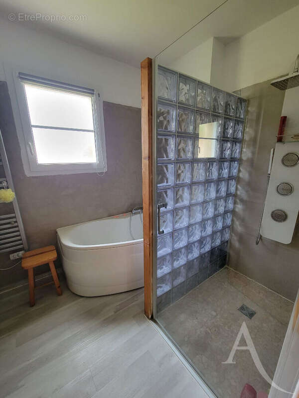 Maison à SAINT-ETIENNE-DU-BOIS