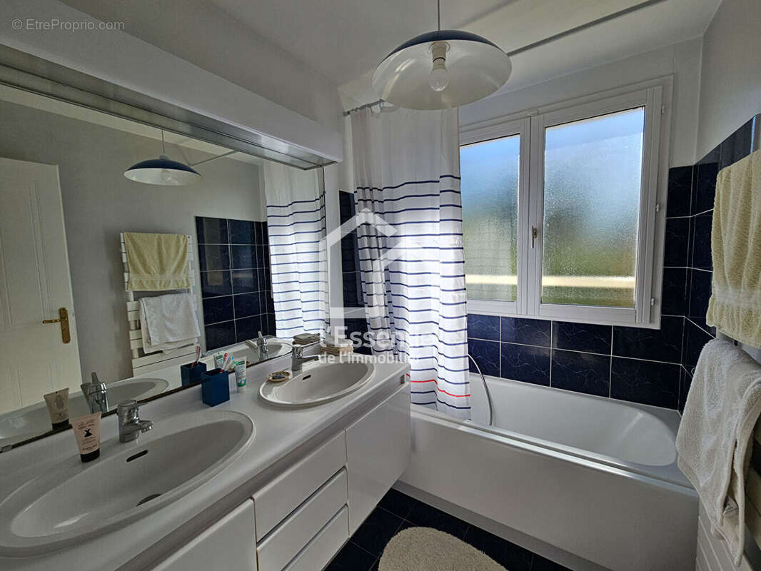 Maison à VERNEUIL-SUR-SEINE