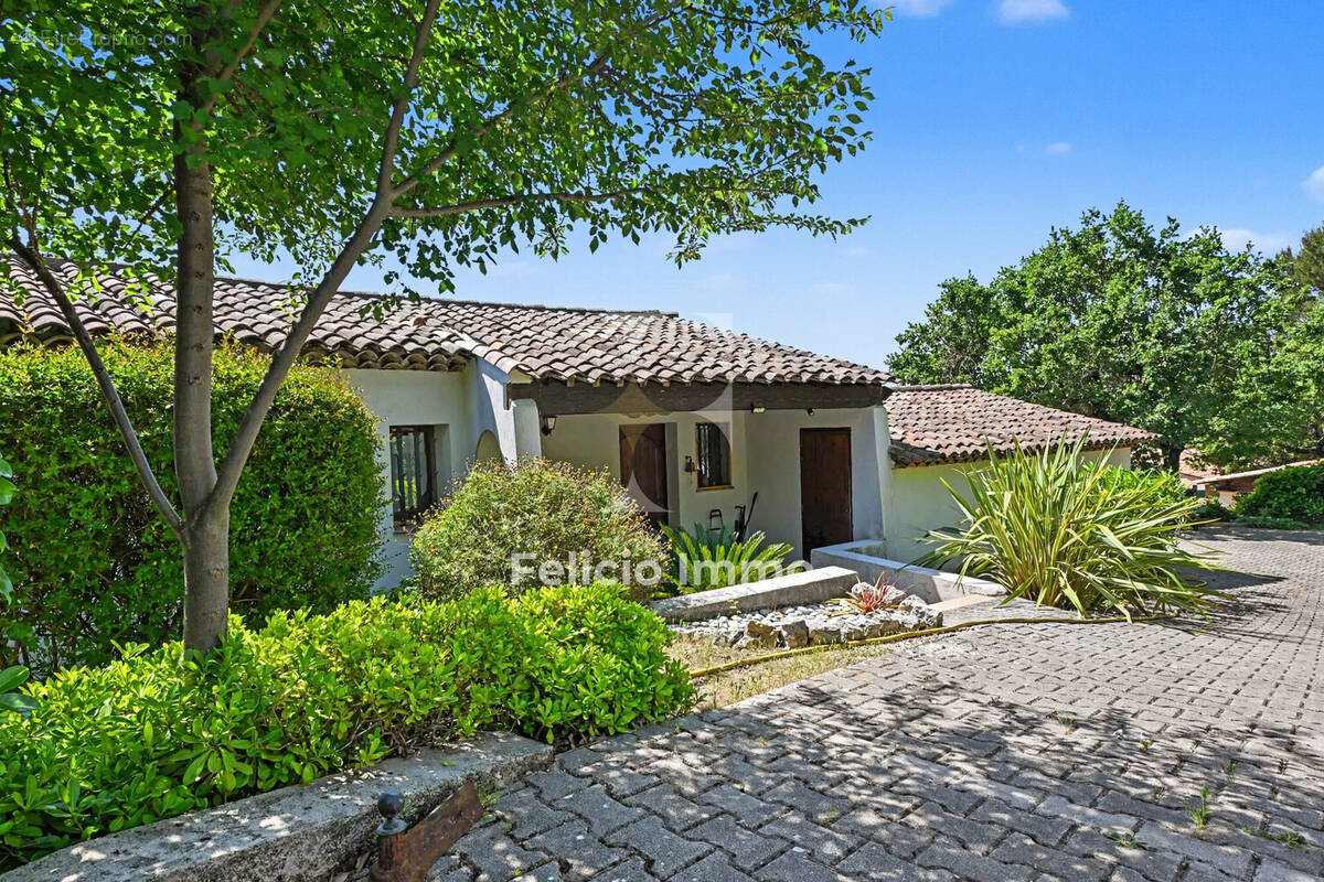 Maison à CHATEAUNEUF-GRASSE