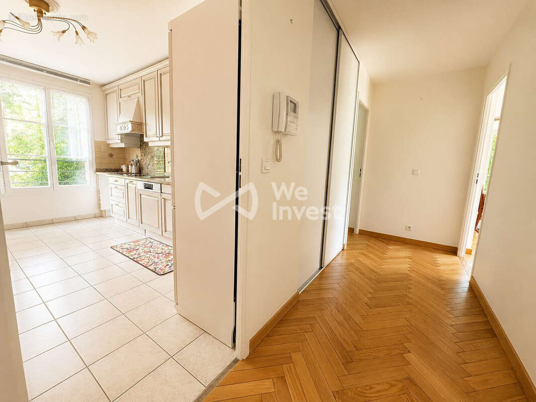 Appartement 81 m² à Le Plessis-Trevise  - photo 4