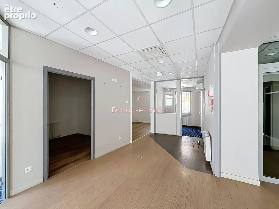 Commerce 109 m² à Saint-Etienne  - photo 2
