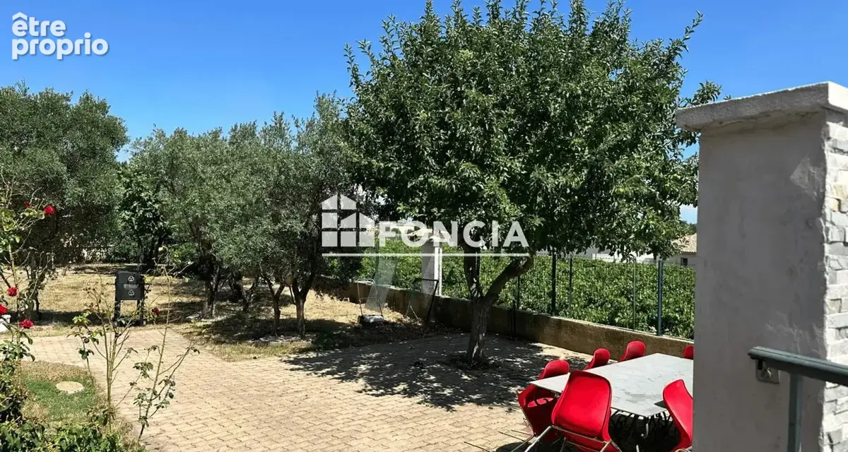 ROCHEFORT DU GARD-VILLA RECENTE sur 1500m2 de terrain avec piscine - photo 3