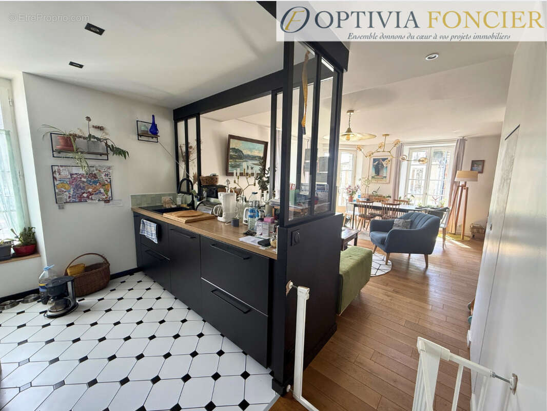 Exclusivité Superbe Maison en pierre de bourg T5 123 m2 - Petit jardin + Annexe - photo 5