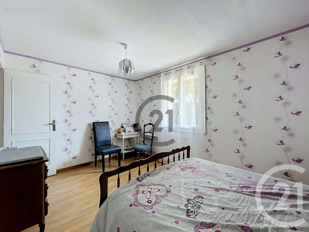 Maison 100 m² à La Brosse-Montceaux  - photo 7