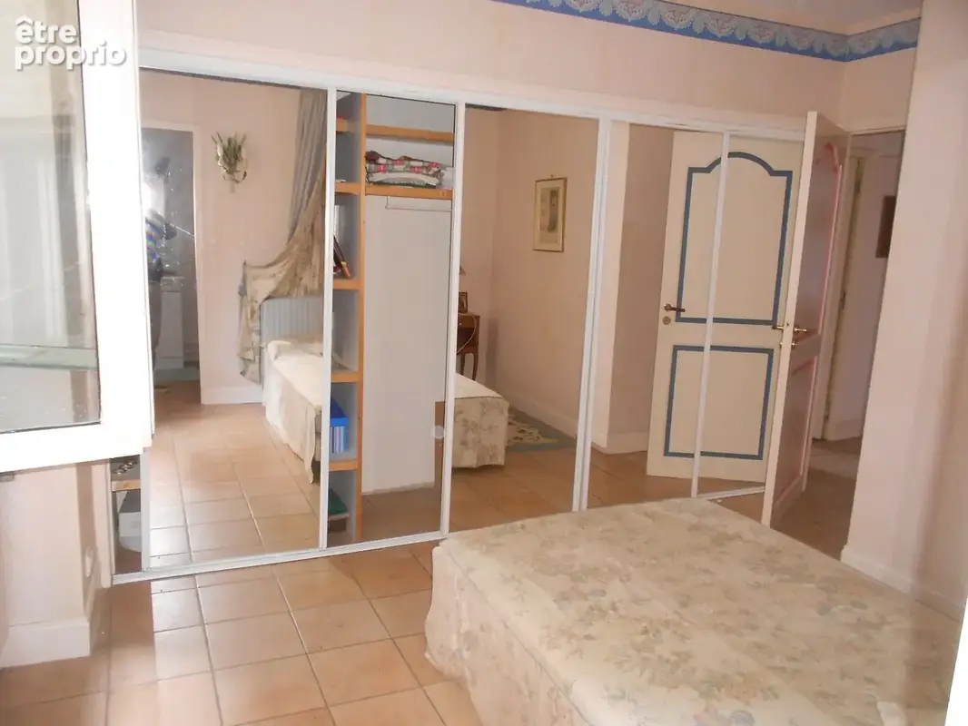 Appartement en duplex avec cour intérieur, garages à Thiers - photo 9