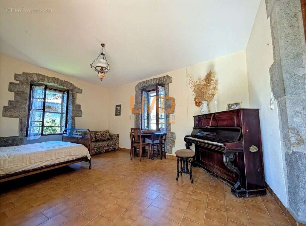 Maison à SAINT-ALBAN-AURIOLLES