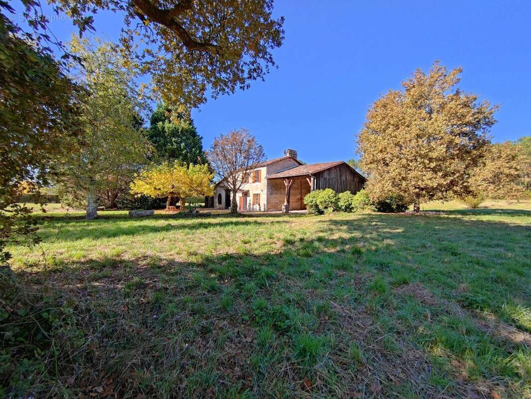 Maison à SAINT-MORILLON