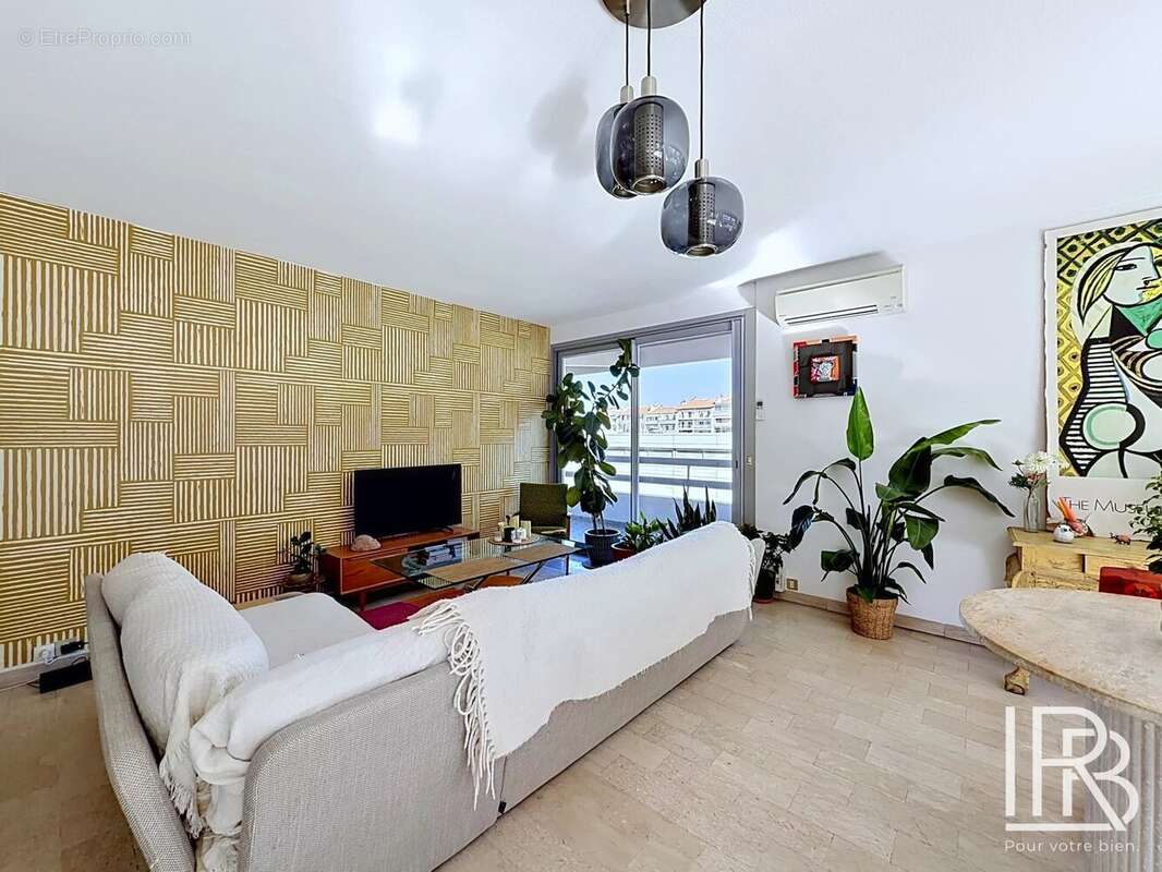 Appartement à MARSEILLE-7E