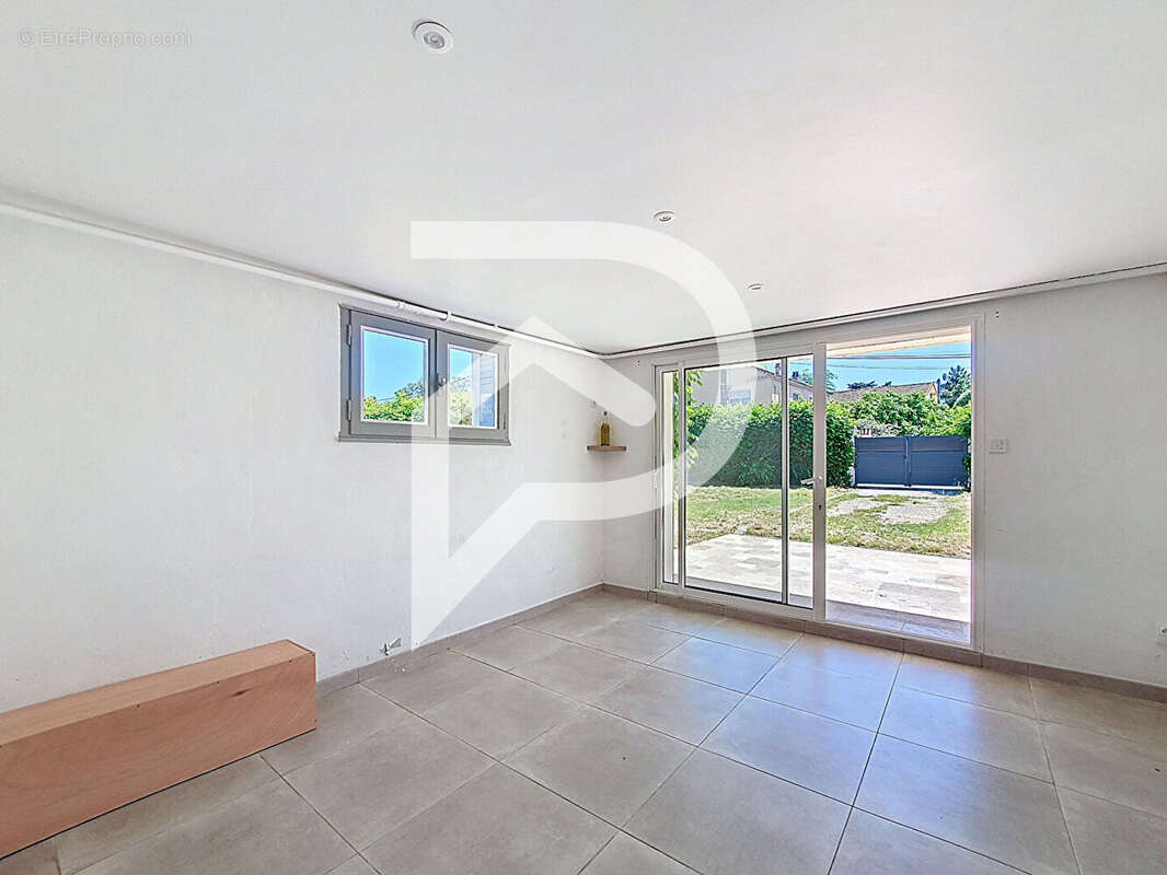 Maison à MONTELIMAR