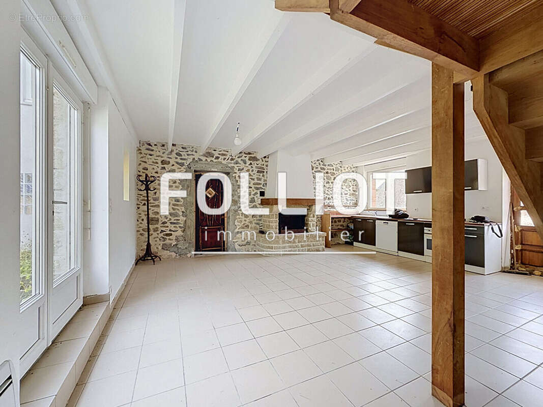 Agon-Coutainville, à deux kilomètres de la plage, maison en pierres de 160 m² - photo 4