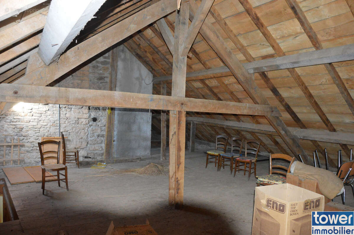 Dans village de caractere ou il fait bon vivre, idéal investisseurs ou grande famille dans leur premier achat - photo 15