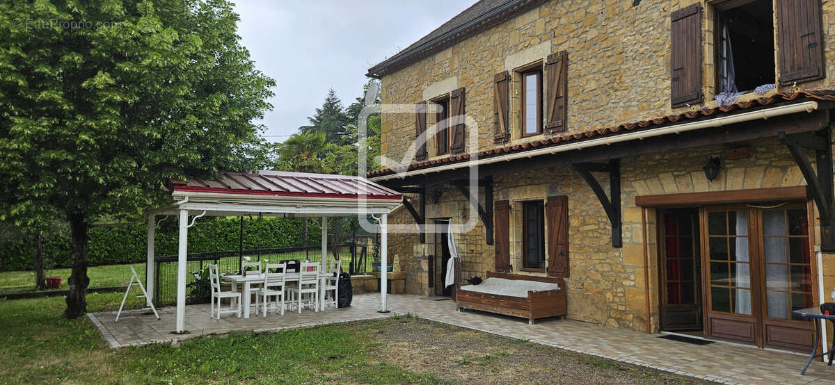 Maison à CARSAC-AILLAC