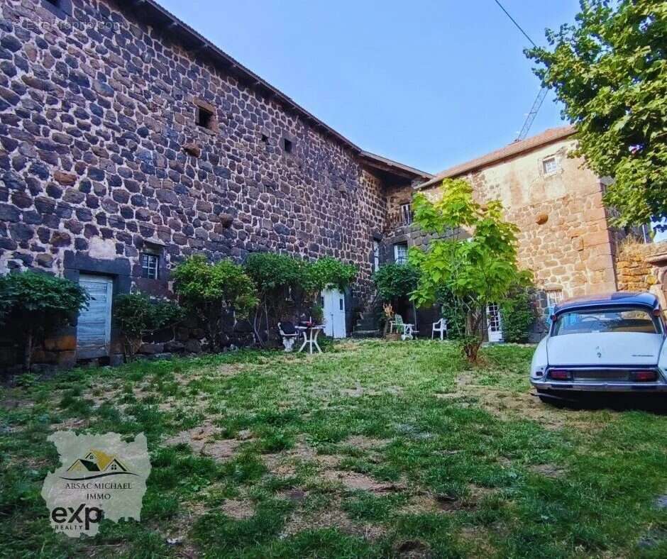 Maison à CAYRES
