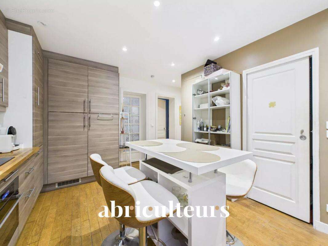 Appartement à PARIS-15E