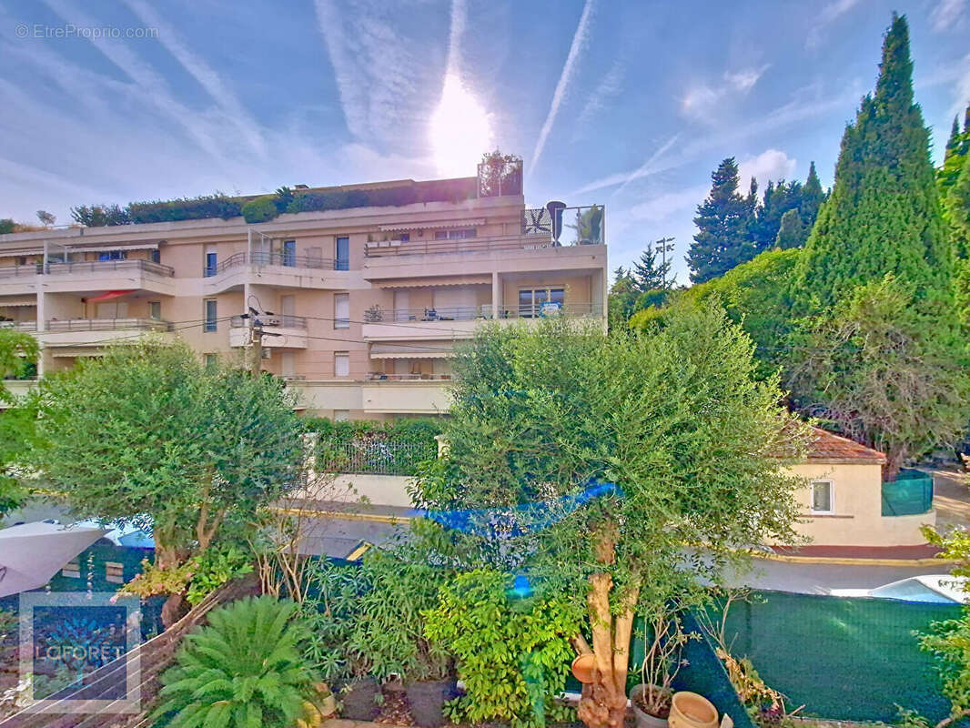 Appartement à VALLAURIS