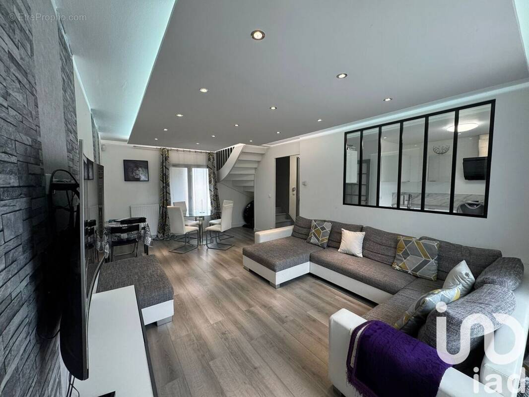 Photo 1 - Maison à VERT-SAINT-DENIS