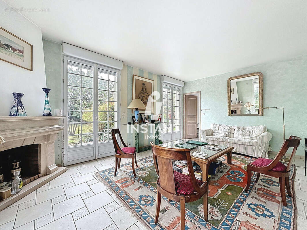 Maison à SAINT-MAUR-DES-FOSSES