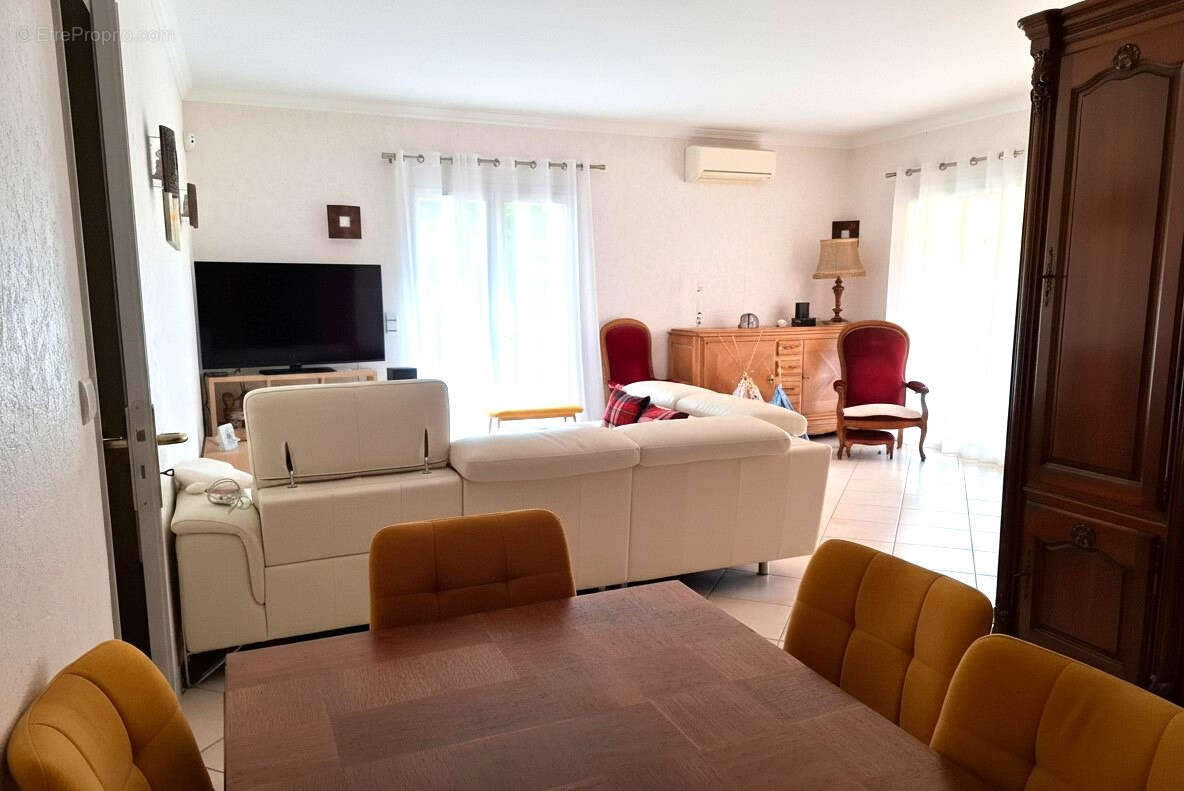 Digne-les-bains  maison familiale 4 pièces  117 m² et son vaste garage 55 m² m² avec vue dégagée sur les hauteurs 339 000 - photo 12