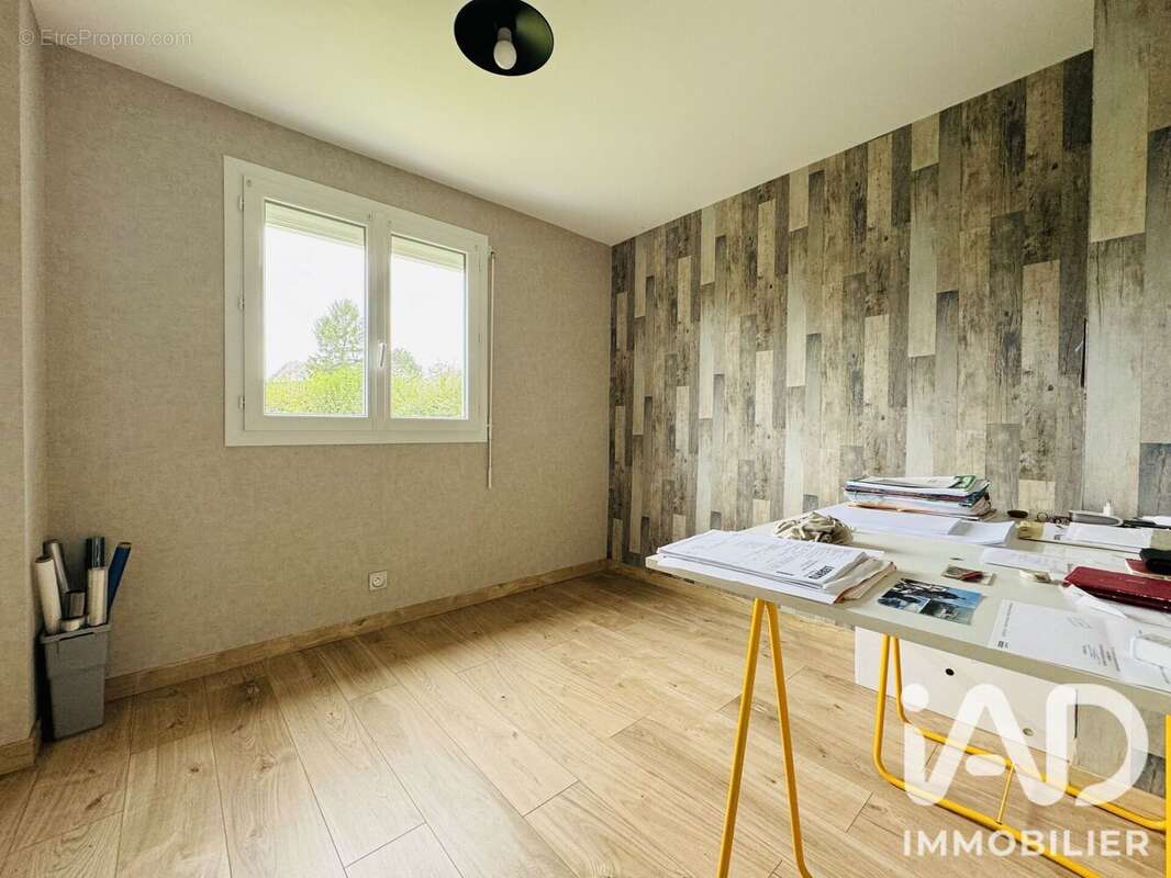 Maison 171 m² à Le Mesnil-Rouxelin  - photo 7