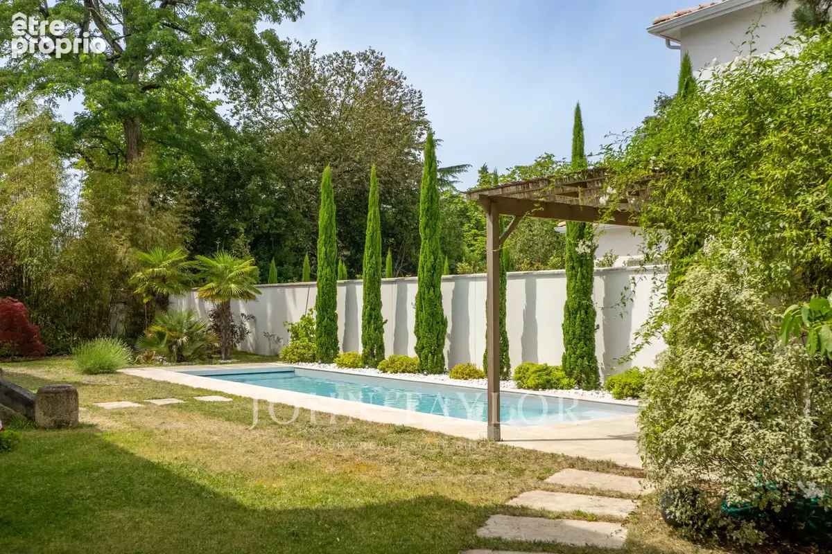 Caudéran - chartreuse du xixᵉ – rénovée par architecte – plain-pied – piscine – dépendance – garage - photo 3