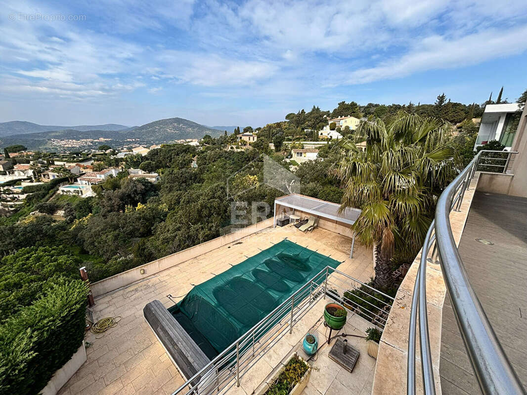 Maison Roquebrune Sur Argens 7 pièce(s) 225 m2 - photo 2