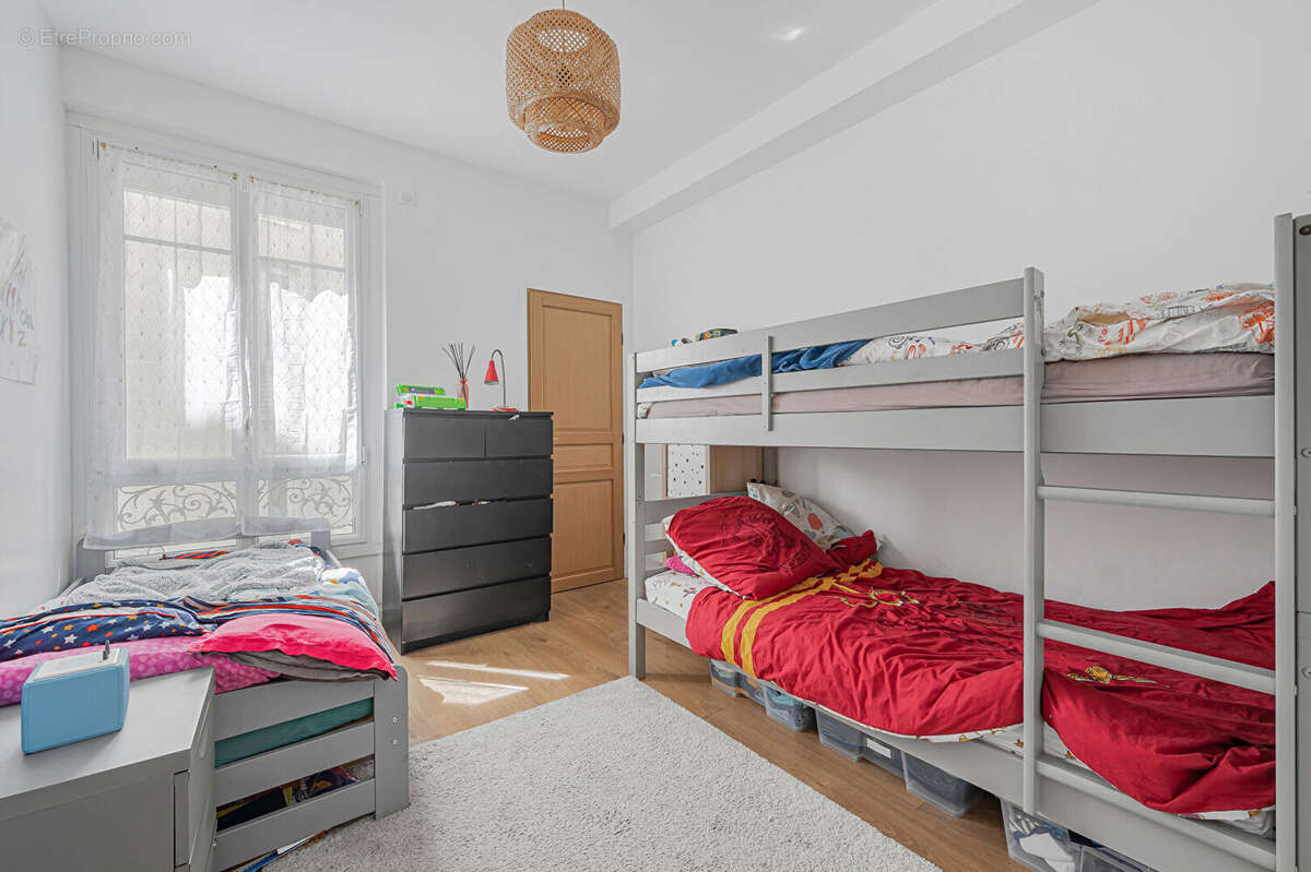 Paris 12 - 4P refait à neuf  54.81 m2 au sol 2 chambres - 1er étage ascenseur Gardien - photo 8