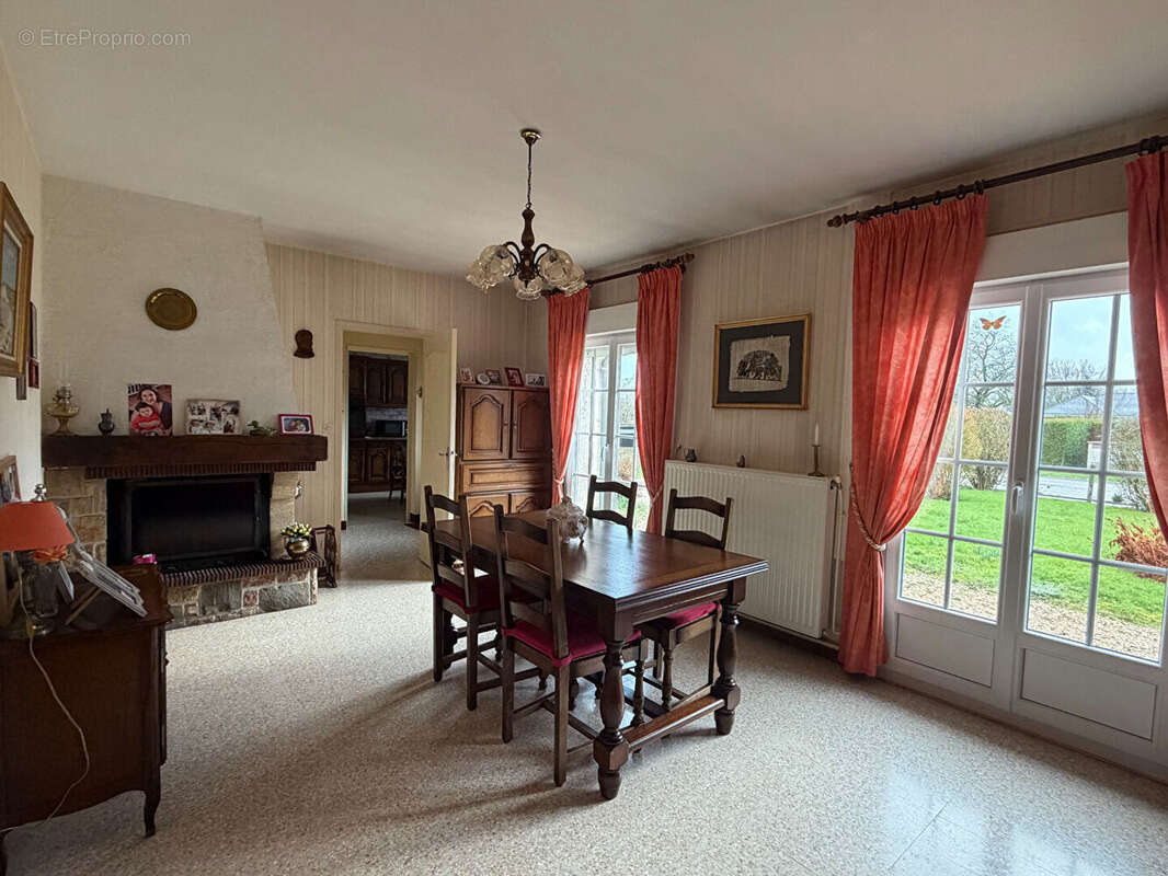 Maison à SAINT-PIERRE-DES-FLEURS