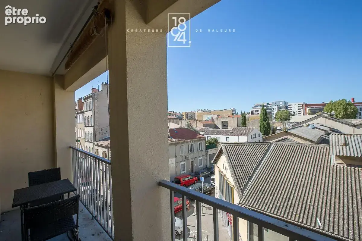 Marseille 6ᵉ – baille – t2/3 traversant avec terrasse, balcon, ascenseur et cave - photo 3