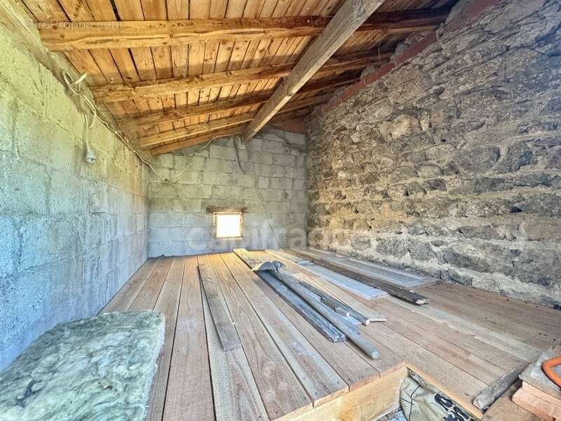 Maison à SAINT-JEAN-LA-VETRE