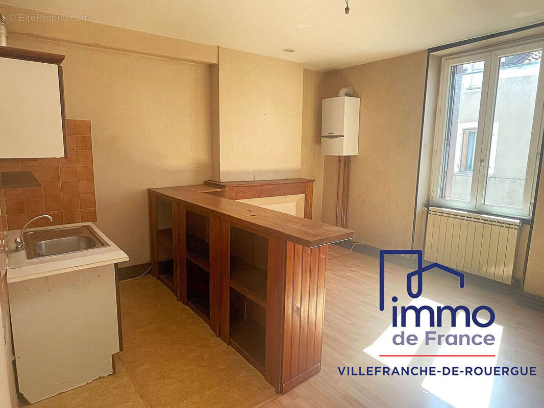 Immeuble avec parking, double garage et jardin - photo 4