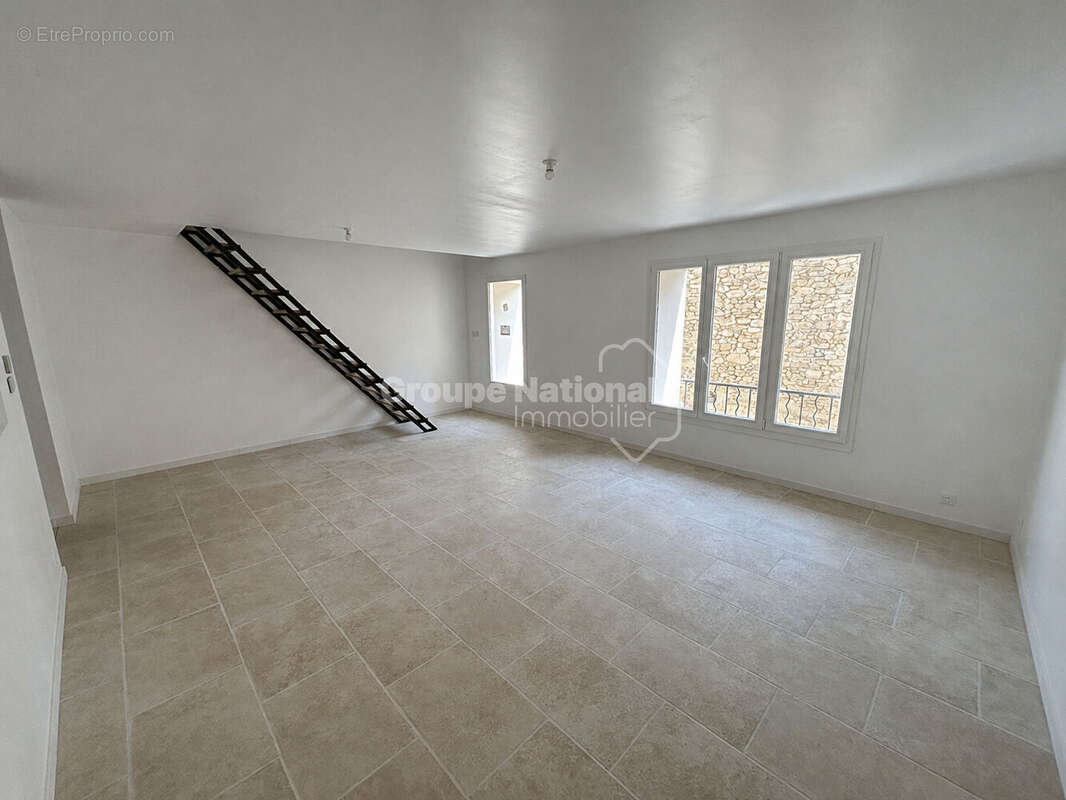 Maison de village rénovée d'environ 137m² avec jardin, piscine et garage - châteauneuf-du-pape - photo 2
