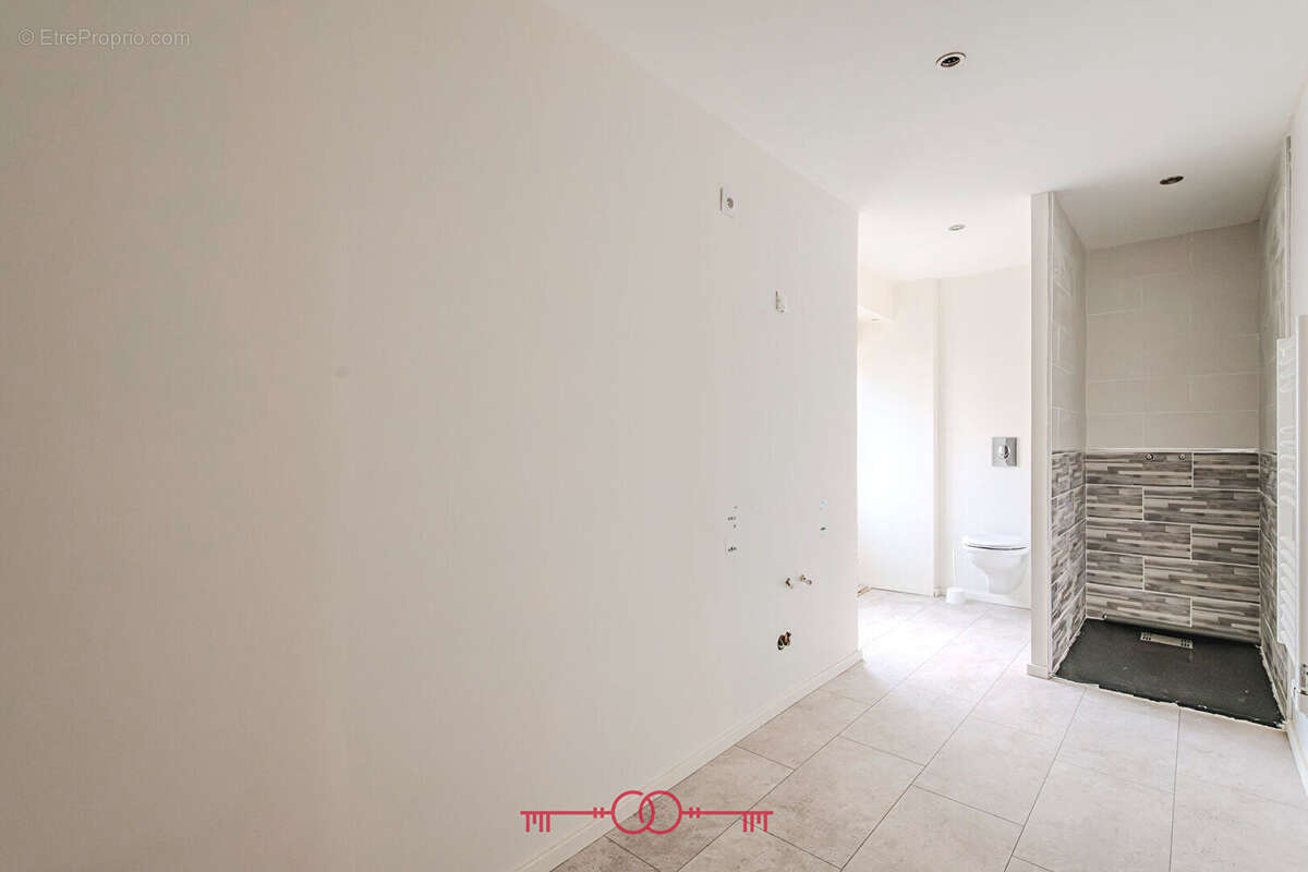 Ensemble immobilier de caractère à Montigny-sur-Vesle : 2 maisons, dépendances et fort potentiel - photo 18