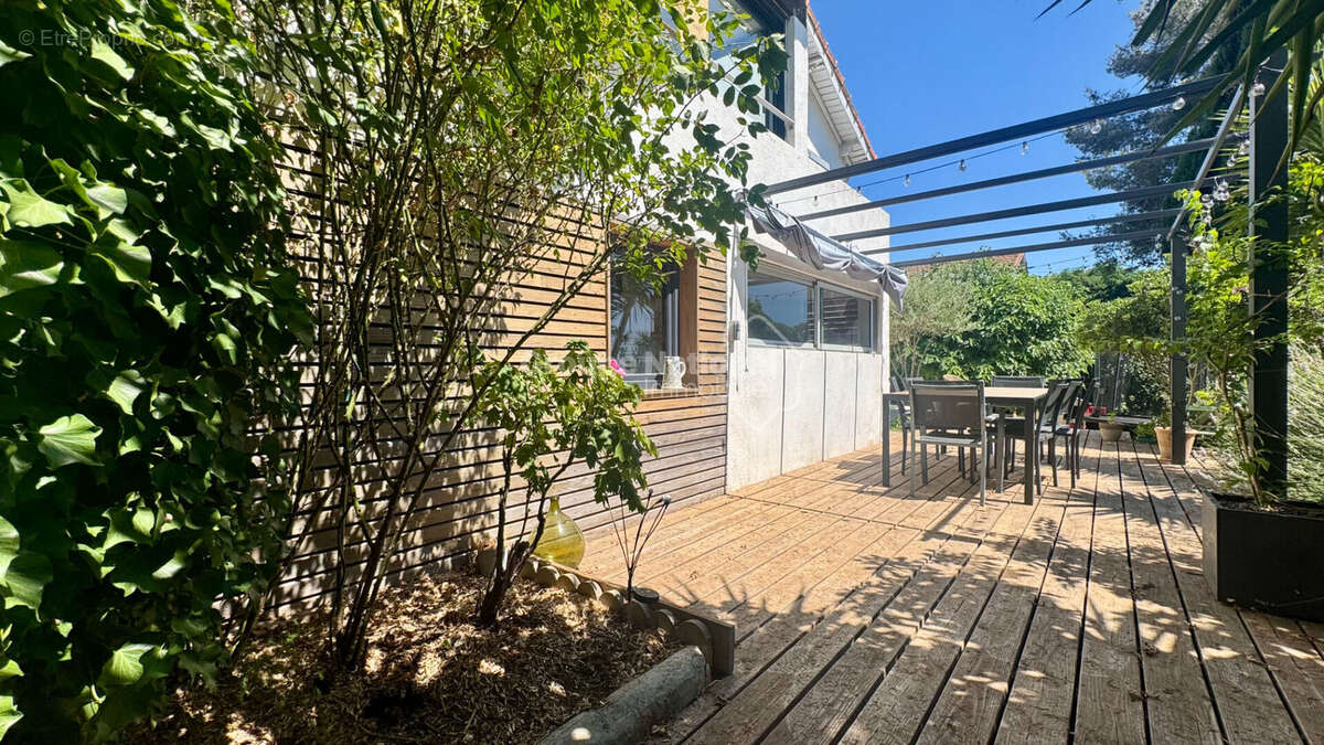 Nîmes - Puech du Teil - Maison P4 de 91 m² avec piscine, garage et jardin - photo 3