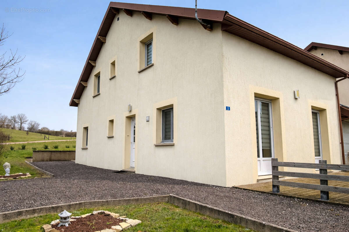 Maison à VILLE-SUR-ILLON