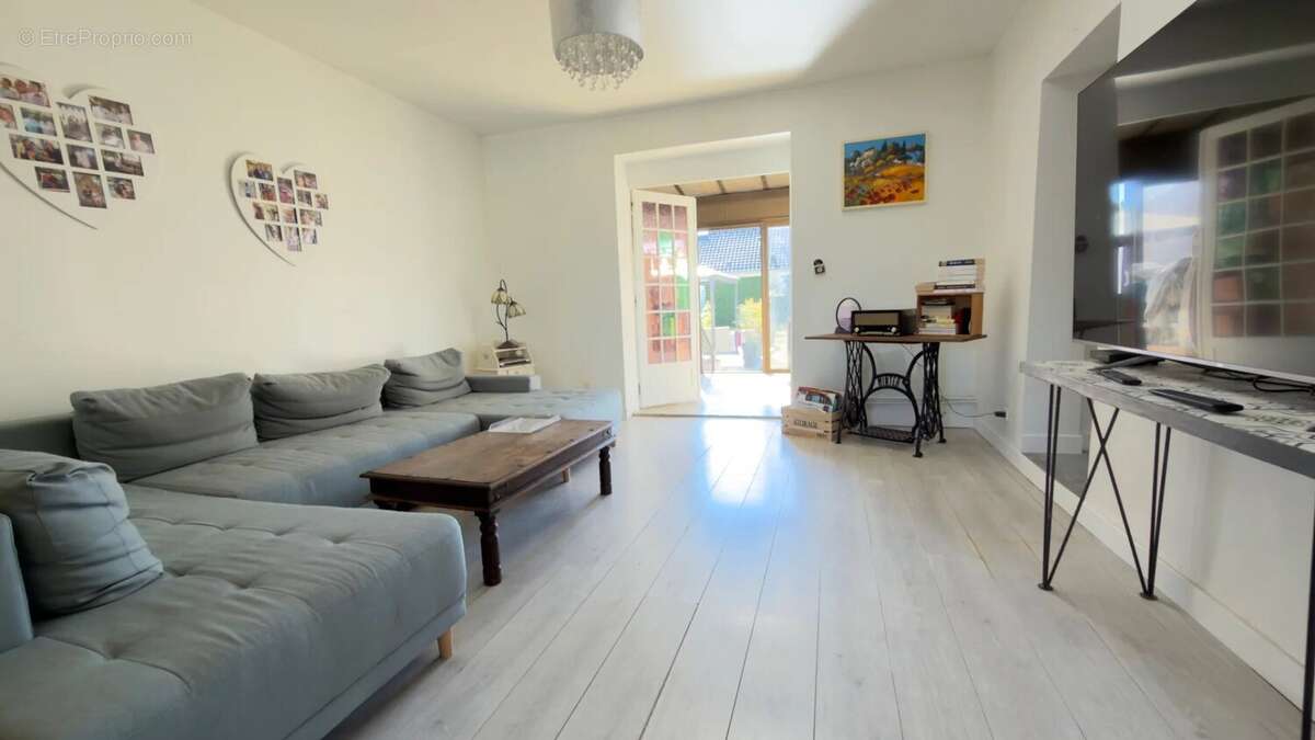 Maison à SAINT-PARRES-AUX-TERTRES