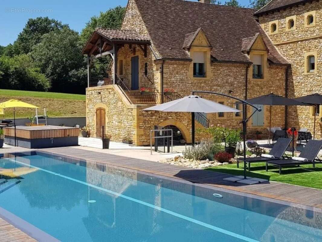 Élégante Résidence en Pierre avec Vues Panoramiques et Espaces de Vie Modulables - photo 2